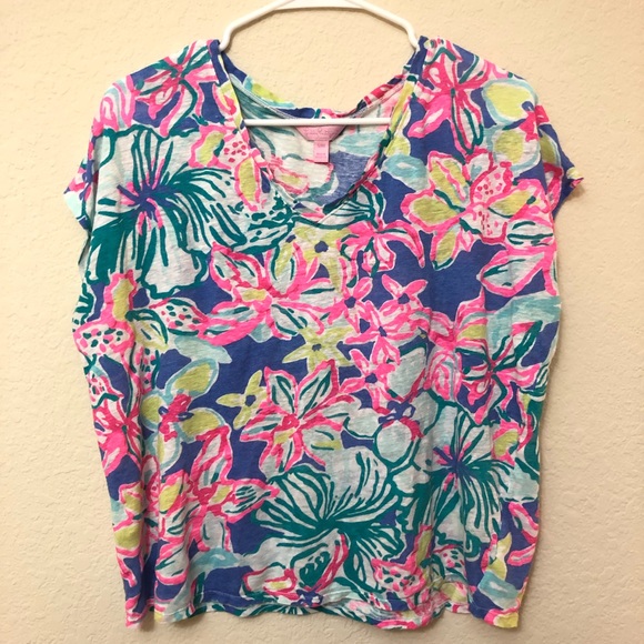 Lilly Pulitzer Vneck Hartwell 𝚃𝚘𝚙 Sz small - Picture 2 of 4